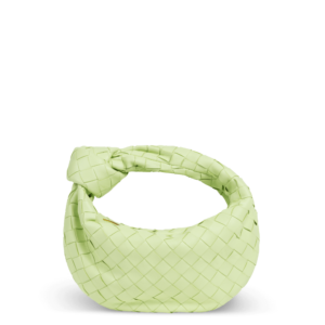 Petit sac en cuir vert clair de la marque Bottega Veneta avec un design de nœuds dans la poignée.