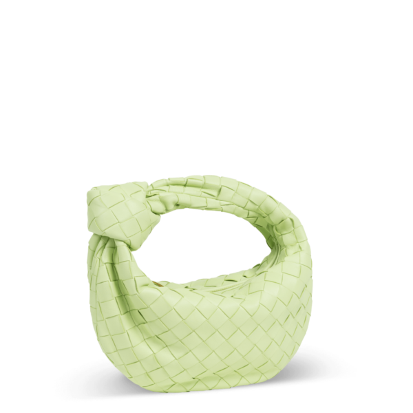 Kleine hellgrüne Ledertasche der Marke Bottega Veneta mit Knotendesign im Griff.