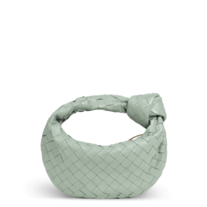 Pastellgrüne Ledertasche der Marke Bottega Veneta mit Knotendesign im Griff.
