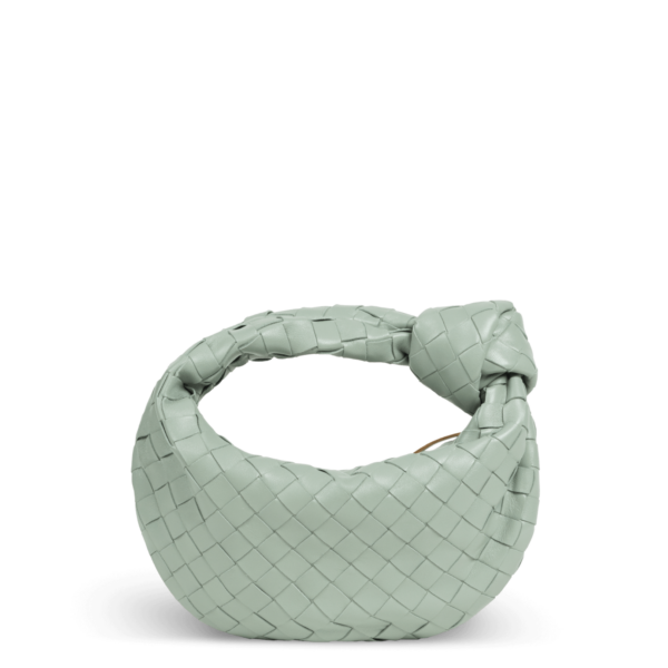 Sac en cuir vert pastel de la marque Bottega Veneta avec un design de nœuds dans la poignée.