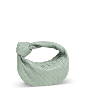 Pastellgrüne Ledertasche der Marke Bottega Veneta mit Knotendesign im Griff.