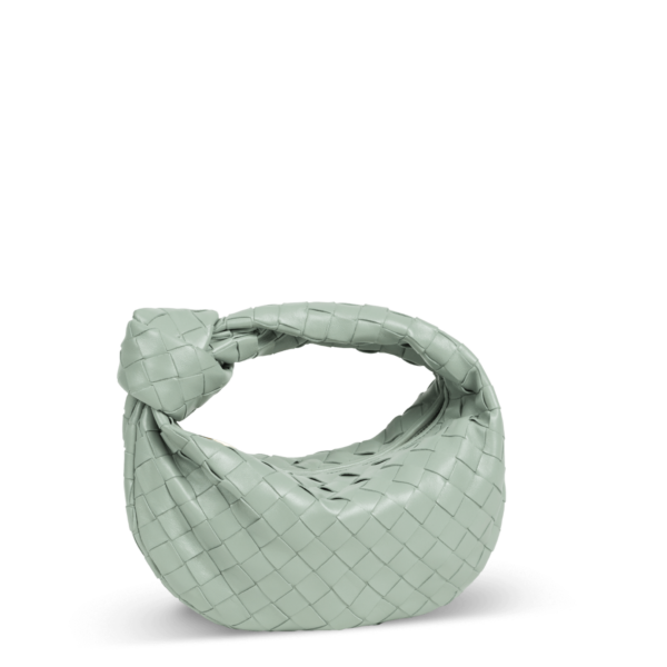 Pastellgrüne Ledertasche der Marke Bottega Veneta mit Knotendesign im Griff.