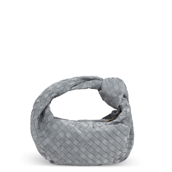 Sac en cuir velours gris de la marque Bottega Veneta avec un design de nœuds dans la poignée.