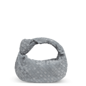 Graue Veloursledertasche der Marke Bottega Veneta mit Knotendesign im Griff.