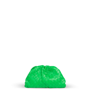 Eine grüne Clutch-Tasche der Marke Bottega Veneta im Webmuster Design.