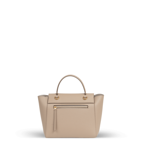 Sac à main en cuir beige de la marque Celine.