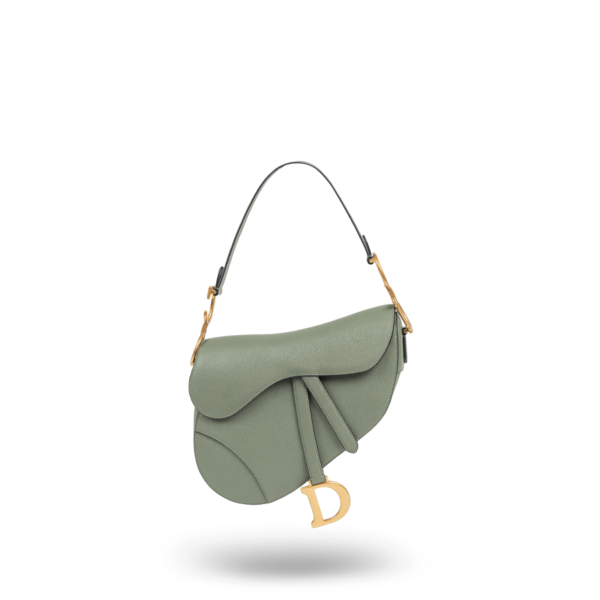 Eine grüne Handtasche mit goldener Hardware der Marke Dior.